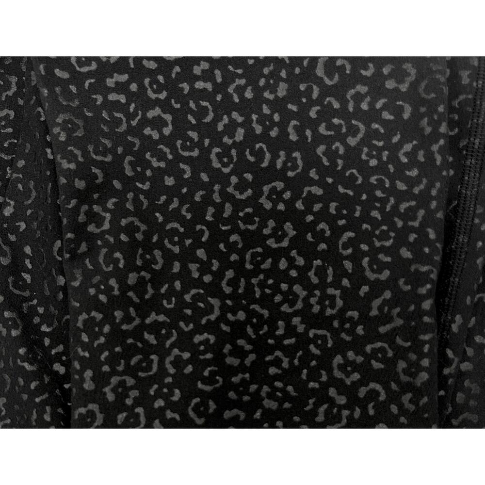 lululemon size 4 Align HR Short 6” inseam- 

black embossed short -new w/tags - Picture 4 of 4